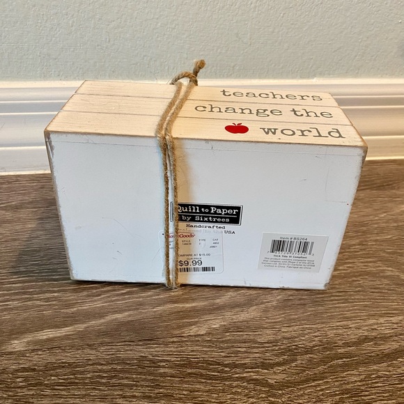 “Teachers Change the World” 
w/leaf & bow embellishment Book Stack - Picture 7 of 8